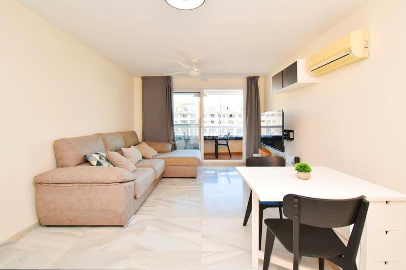 Foto 9d3e0e89-c21c-4504-95a4-154d6428ff85. Piso puerto deportivo, centro de Almerimar, mirando al mar !!! en Ejido (El)
