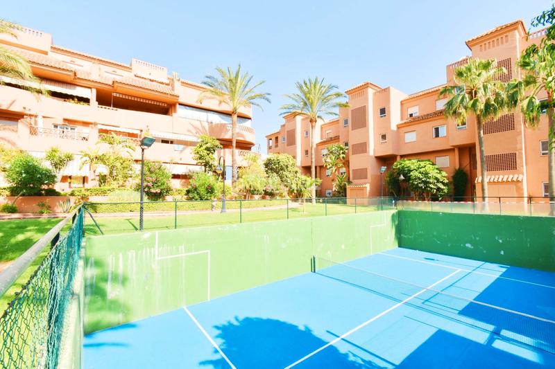 Foto c10b0d72-da95-4c6d-a498-aea89d6dc1a9. Flat with parking pool in Almerimar Ejido (El)