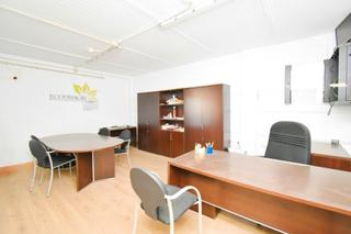 Nau industrial a Santa María del Águila. Nave en el polígono de la redonda