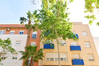 Appartamento in Pabellón - Estación - El Corte Inglés. Piso de 3 dormitorios con 2 baños, garaje y trastero, zona pabel