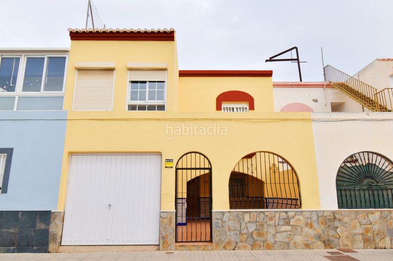 Foto f929d67f-0ddf-488b-9142-f4f23858625a. Casa amb aparcament a Ejido centro Ejido (El)