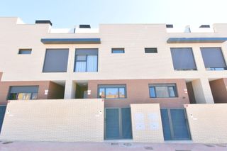 Casa en Los Molinos - Villa Blanca. Casa zona centro comercial torrecárdenas