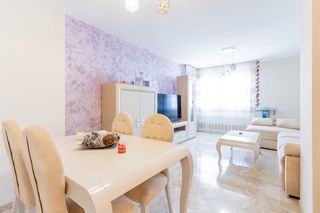 Flat in Santo Domingo. Piso en la torre santo domingo, con garaje y piscina !!!!!
