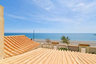 Etagenwohnung in Almerimar. Piso en primera línea de playa!!