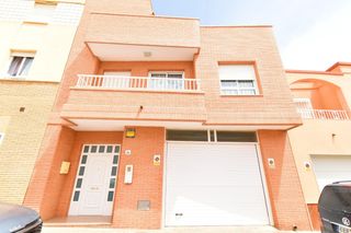 Casa en Ejido Norte. Casa sobre almacen con 7 dormitorios en ejido norte !!!!!