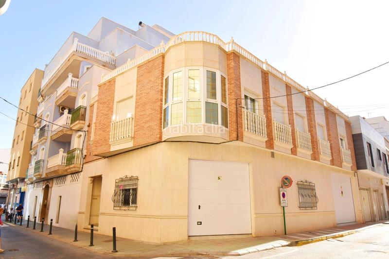 Foto 5d84832a-3202-4d5f-8a45-0d3bb6ea1777. Casa con parcheggio in Adra