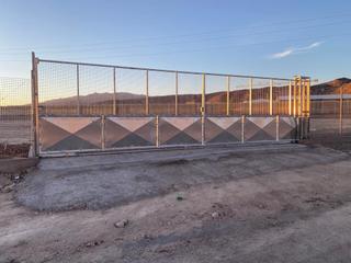 Finca rústica a El Parador de las Hortichuelas. Solar para campa, supermercado, gasolinera , nave, etc...