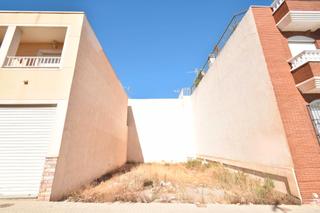 Terreno residencial en Ejido centro. Solar de 94 m en zona laimund