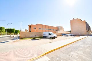 Terreno residencial en Ejido Sur. Solar zona pabellón, posibilidad de comprar solo la mitad