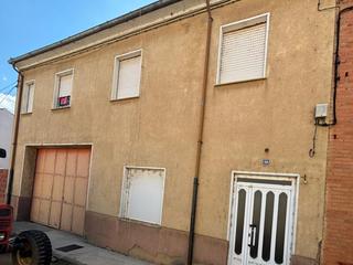 Maison à Calle astorga 48. Casa economica en huerga de garaballes