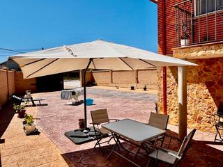 Chalet in Calle la iglesia 19d. Chalet regueras de abajo