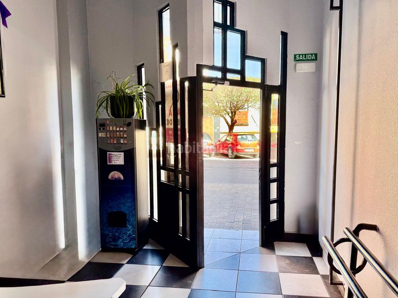 Foto f9ba54f9-3350-4f5a-a264-b9833c546f9a. Local comercial amb calefacció a Bañeza (La)