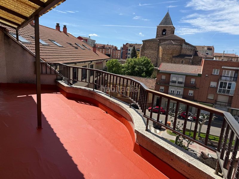 Foto 1a08b1f8-4e3e-44fe-bf89-f6527607b843. Àtic amb calefacció a Bañeza (La)