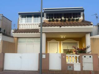 Casa bifamiliare  Calle avellano. Chalet pareado con garaje en los alcazares