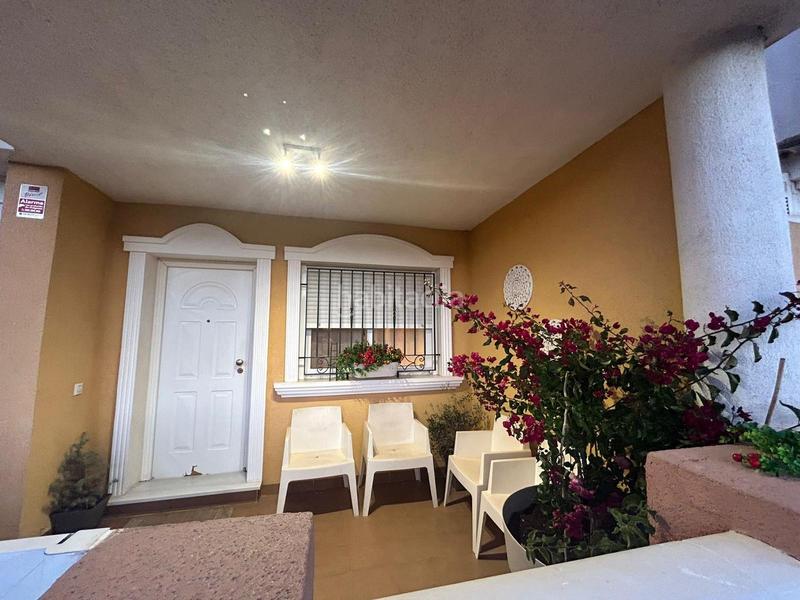 Foto f6c40b30-a5e8-4517-803e-baed3e8d1980. Casa pareada chalet pareado con garaje en los alcazares en Alcázares (Los)