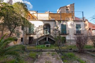 Casa a Caravaca de la Cruz. Casa antigua con terreno en centro caravaca