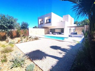 Chalet en Villamartín-Las Filipinas. Villas de lujo en golf country las colinas