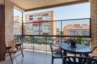 Location Appartement à San Antón. Piso centrico junto ronda norte