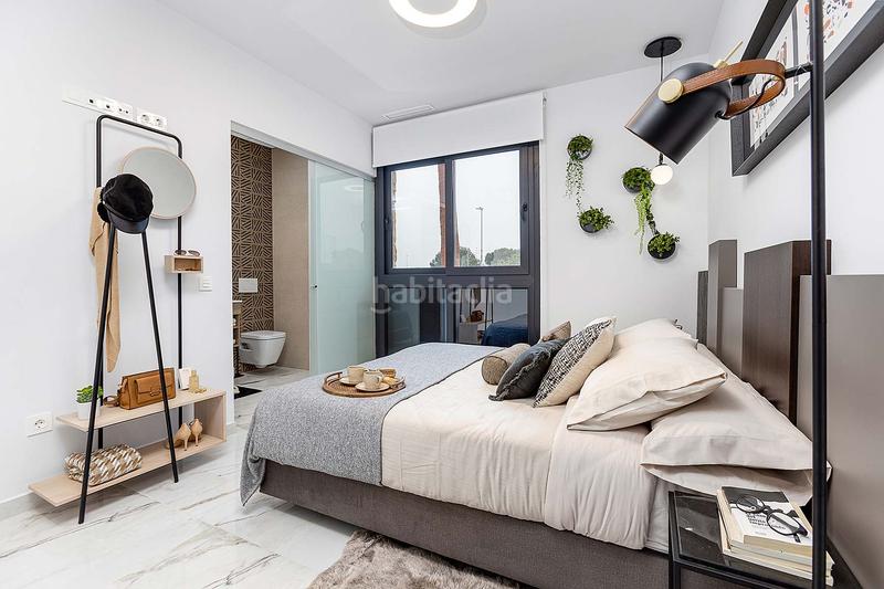 Foto ffdf0d23-7b75-4c62-b560-31238dd0b437. Apartament amb piscina a Los Almendros Orihuela