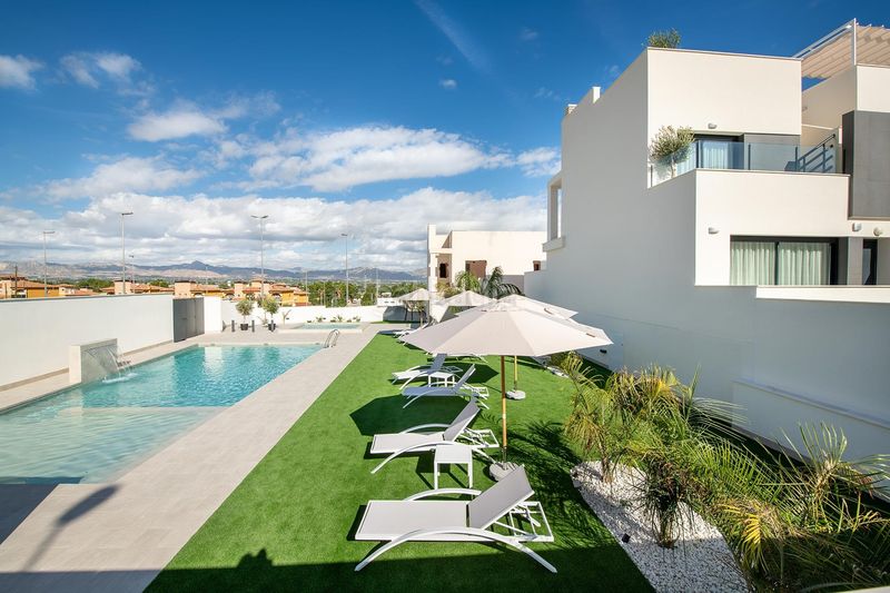 Foto c26847eb-7934-467f-a135-c9b47a00e6a5. Xalet amb piscina a Cox