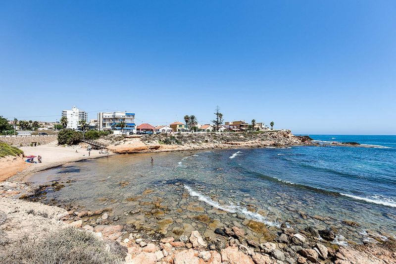 Foto a7a26b1d-f237-437a-950b-0d439a9097f1. Àtic amb piscina a Aguas Nuevas Torrevieja