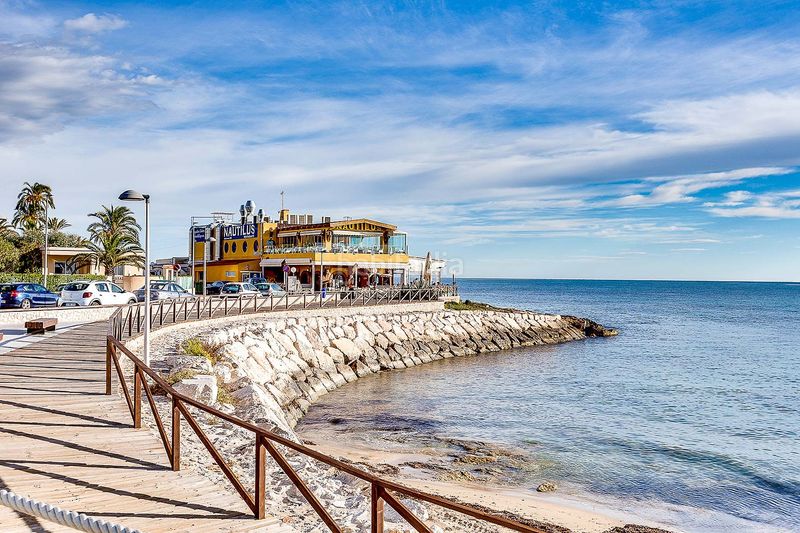 Foto 0276176f-b086-4e85-a75e-c4088724af8b. Àtic amb piscina a Punta Prima Torrevieja