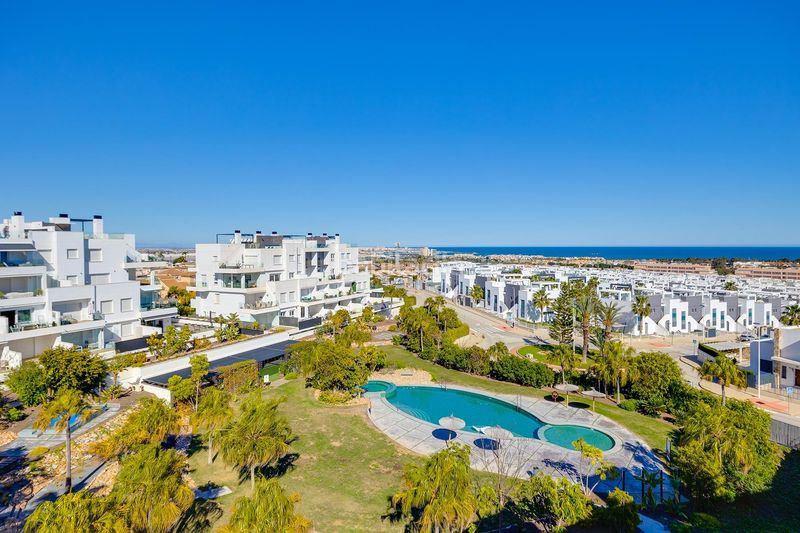 Foto cfd55af1-51dd-4bda-ab6f-3c757a004e3f. Àtic amb aparcament piscina a Los Balcones-Los Altos Torrevieja