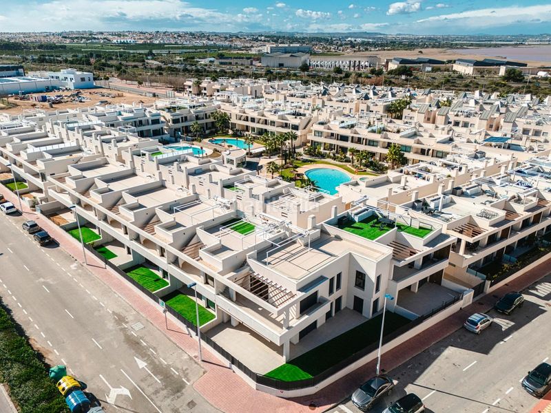 Foto 889720b5-9100-4726-b755-ff1643830c16. Casa amb aparcament piscina a La Veleta Torrevieja