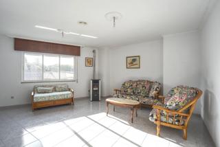 Pis a Rúa alcalde espiñeira 23. Amplio piso de 116 m² en curtis: comodidad, espacio y excelente
