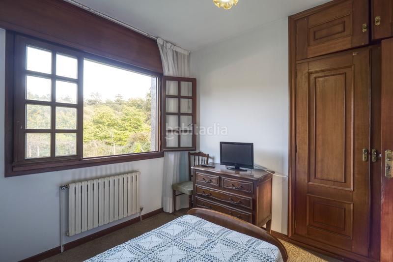 Foto b4480721-ef61-4ba6-a268-24bd9046a479. Chalet con camino riscaldamento parcheggio in Brión