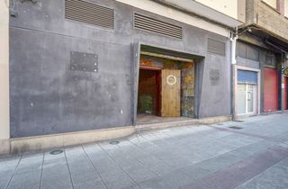 Local Comercial a Estrada de castela 411. Gran local comercial con doble fachada en la estrada de castela,