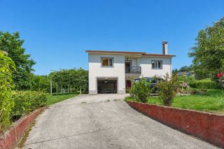 Chalet  Lugar calvelos 5. ¡tu oasis de tranquilidad y espacio en abegondo te espera!