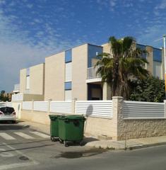 Edifici a Camí de la mar 42. Obra parada de 13 adosados en la playa de almazora cami la mar