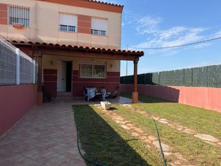 Reihenhaus in Camí catalans 81. Adosado esquinero en la playa de almazora camí catalans