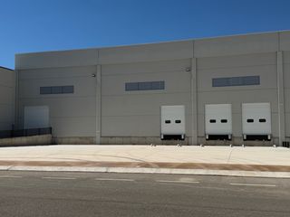 Rent Industrial building in Carrer cinctorres 12. Alquiler naves con muelle de carga en polígono ramonet