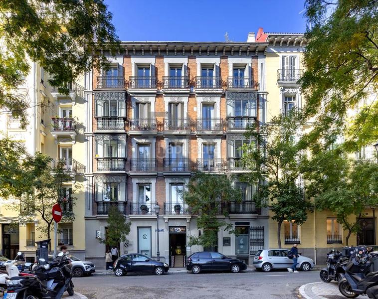 Foto e8d09cd4-e8fa-4b30-bd12-d1283ea428e1. Location appartement avec parking dans Almagro Madrid