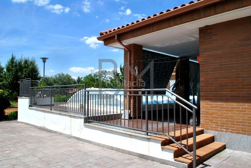 Foto 30afe3ec-8ba9-46a8-bef0-1ecb551c0084. Casa amb aparcament piscina a Pioz