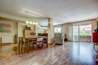 Flat in Centre. Piso de 5 habitaciones exteriores, con gran terraza, parking y t