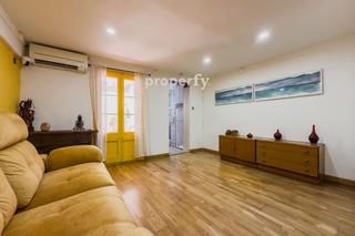 Flat in Vila de Grcia. Piso con terraza, reformado en grcia, junto a los jardinets de