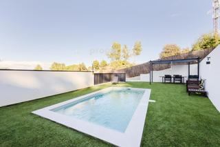 Xalet a Can Palet de Vista Alegre. Casa nueva de diseño 4 hab. con piscina y vistas terrassa