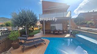 Maison à Montornès del Vallès. Exclusiva casa con piscina, jardín y 2 viviendas independientes