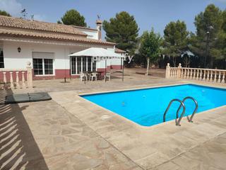 Casa in Pedro Muñoz. Casa con piscina, terreno, barbacoa y pozo en pedro muñoz