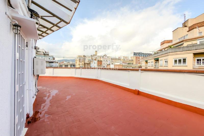 Foto f3d86e89-84f5-4d95-8a61-4e2fcf8723d5. Ático  en eixample esquerra con ascensor en finca clásica. en Barcelona