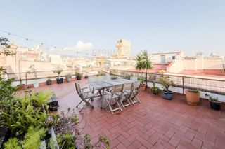 �tic a St. Pere - Sta. Caterina - El Born. Piso en g�ticborn exterior a dos calles con ascensor reformado b