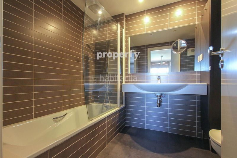 Foto 3630fd2c-df06-4b4e-8378-048ba230260b. Casa adossada amb calefacció aparcament piscina a Roca del Vallès (La)