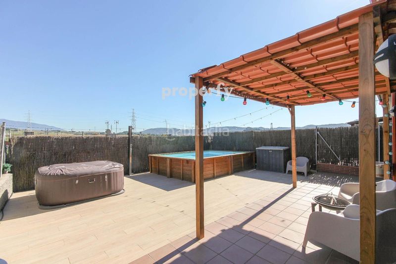 Foto 433f2a20-9bca-4c0a-a6f1-742673b70875. Casa adossada amb calefacció aparcament piscina a Roca del Vallès (La)