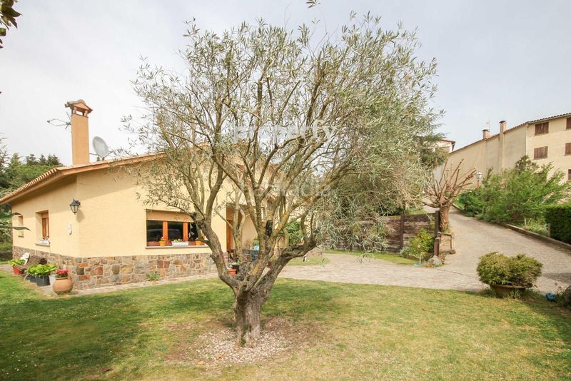 Foto 7e2371c9-1235-4eeb-92d2-a98f5b96626a. Chalet  independiente con piscina y vistas en Viladrau