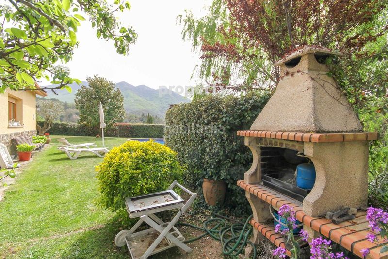 Foto cec6a422-fce5-41f0-85c2-944a3a2f9258. Chalet  independiente con piscina y vistas en Viladrau