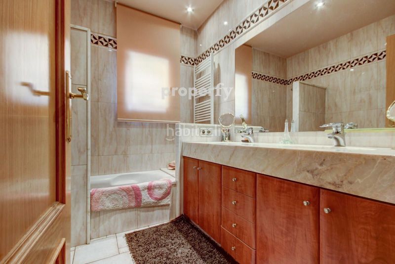 Foto edb00405-893c-4de5-9994-4cab9e57db88. Chalet  independiente con piscina y vistas en Viladrau