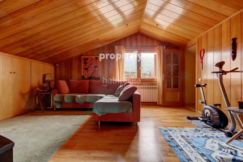 Foto f31ec200-c7b4-4b8e-b39c-53f63e4d6a29. Chalet  independiente con piscina y vistas en Viladrau